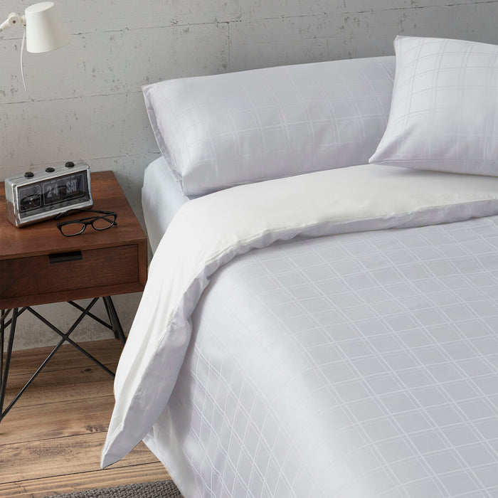 Alexandra House Living Sophia White Duvet Cover Set, 3 Pieces, 150 cm Bed